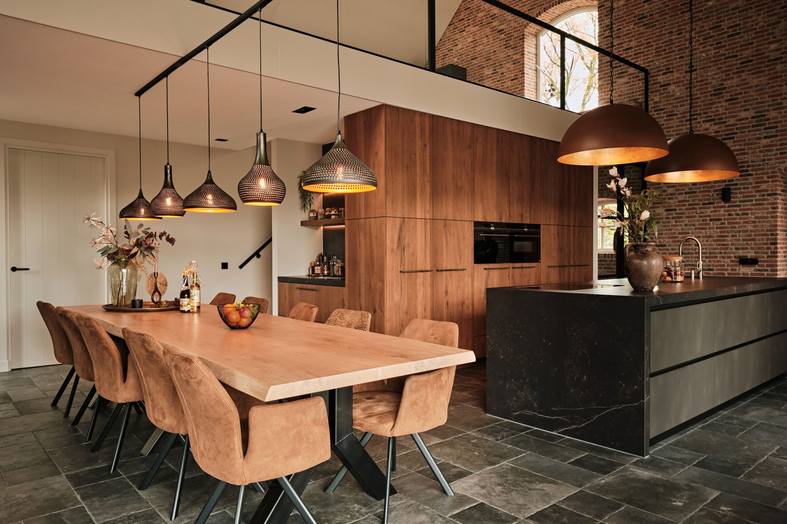 Stijlvolle leefkeuken met roomdivider-1